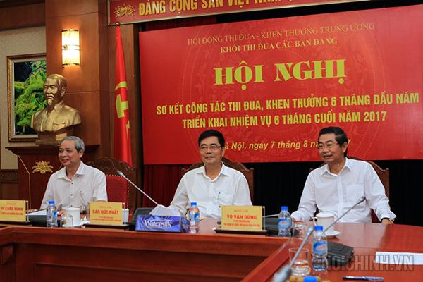 Các đồng chí chủ trì Hội nghị 