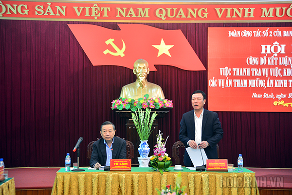 Đồng chí Đoàn Hồng Phong, Ủy viên Trung ương Đảng, Bí thư Tỉnh ủy Nam Định, Trưởng Đoàn đại biểu Quốc hội tỉnh Nam Định phát biểu tại Hội nghị