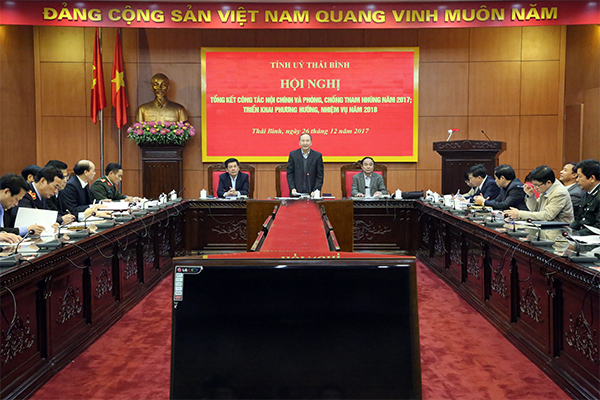  Đồng chí Phạm Văn Sinh, Bí thư Tỉnh ủy Thái Bình phát biểu tại Hội nghị