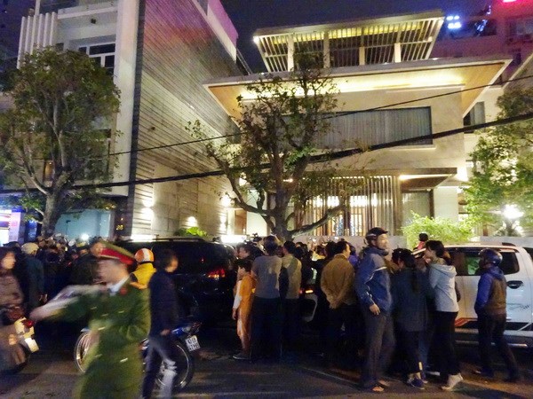 Nhà của ông Phan Văn Anh Vũ bị khám xét chiều tối 21-12-2017 (Ảnh: TTXVN)