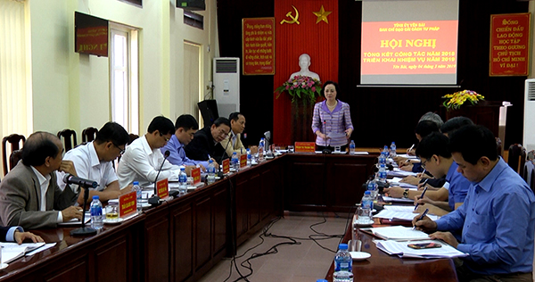 Đồng chí Phạm Thị Thanh Trà, Bí thư Tỉnh ủy, Chủ tịch HĐND, Trưởng Ban Chỉ đạo Cải cách tư pháp tỉnh phát biểu kết luận hội nghị