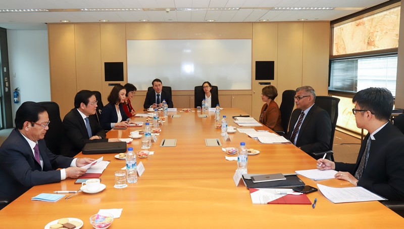 Đồng chí Phan Đình Trạc, Bí thư Trung ương Đảng, Trưởng Ban Nội chính Trung ương làm việc với Chánh án Tòa án Tối cao Singapore Sundaresh Menon 