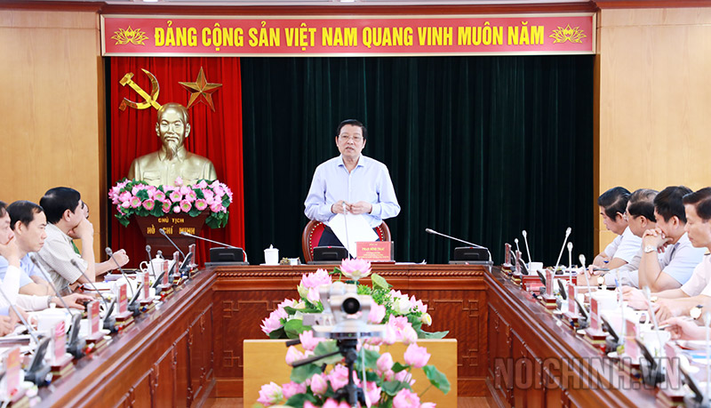 Đồng chí Phan Đình Trạc, Bí thư Trung ương Đảng, Trưởng Ban Nội chính Trung ương phát biểu tại Hội nghị