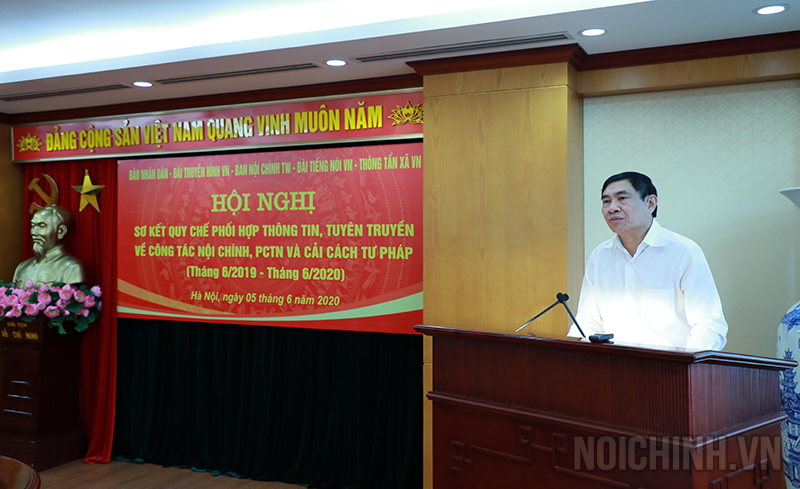 Đồng chí Trần Quốc Cường, Ủy viên Trung ương Đảng, Phó trưởng Ban Nội chính Trung ương phát biểu tại Hội nghị