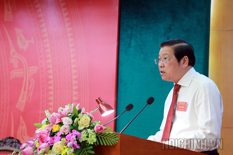 Đồng chí Phan Đình Trạc, Bí thư Trung ương Đảng, Trưởng Ban Nội chính Trung ương, Phó Trưởng ban Thường trực Ban Chỉ đạo Trung ương về phòng, chống tham nhũng, Phó Trưởng ban Thường trực Ban Chỉ đạo Cải cách tư pháp Trung ương phát biểu tại Đại hội