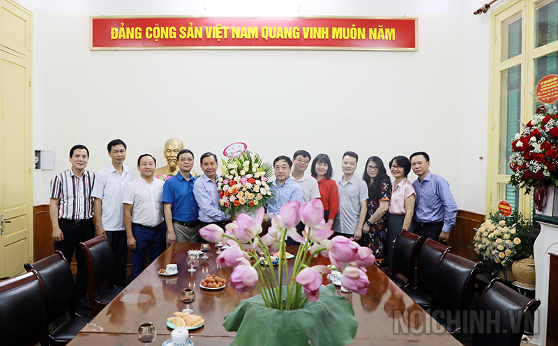 Vụ Theo dõi công tác phòng, chống tham nhũng chúc mừng Tạp chí Nội chính nhân kỷ niệm 95 năm Ngày Báo chí cách mạng Việt Nam