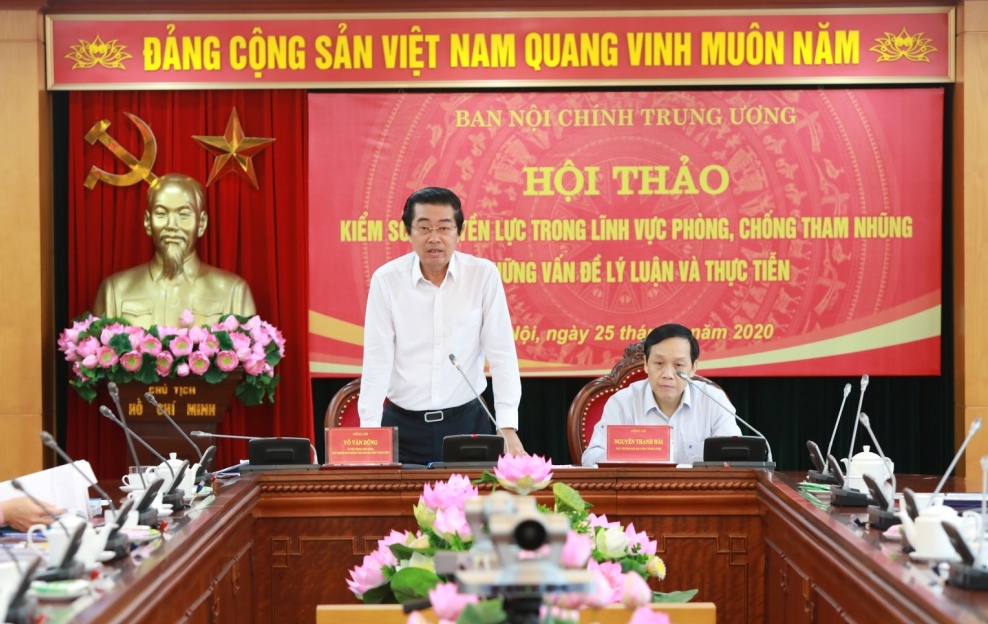 Các đồng chí Chủ trì Hội thảo