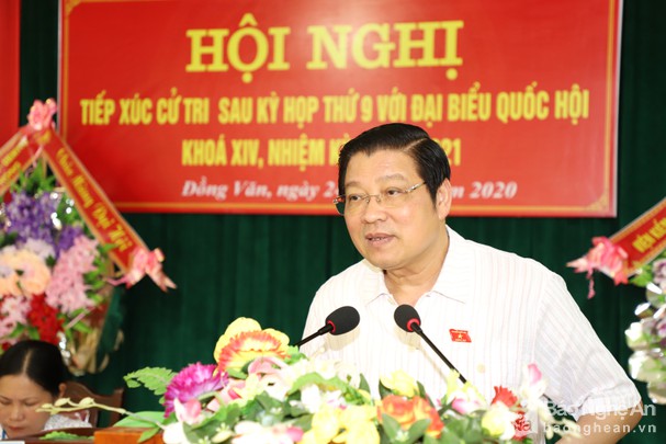 Đồng chí Phan Đình Trạc, Bí thư Trung ương Đảng, Trưởng Ban Nội chính Trung ương trả lời ý kiến cử tri xã Châu Hạnh, thị trấn Tân Lạc, huyện Quỳ Châu