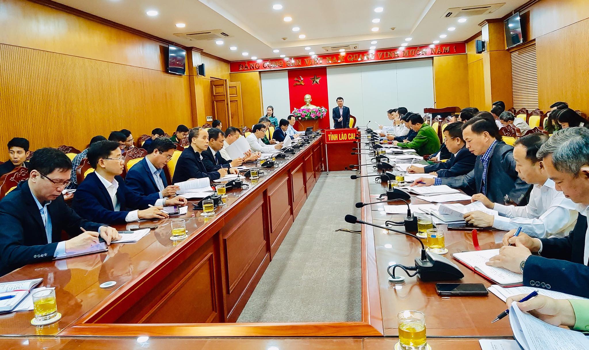 Đồng chí Đặng Xuân Phong, Ủy viên Trung ương Đảng, Bí thư Tỉnh ủy Lào Cai phát biểu tại Hội nghị giao ban công tác nội chính, phòng, chống tham nhũng và cải cách tư pháp, quý I/2021