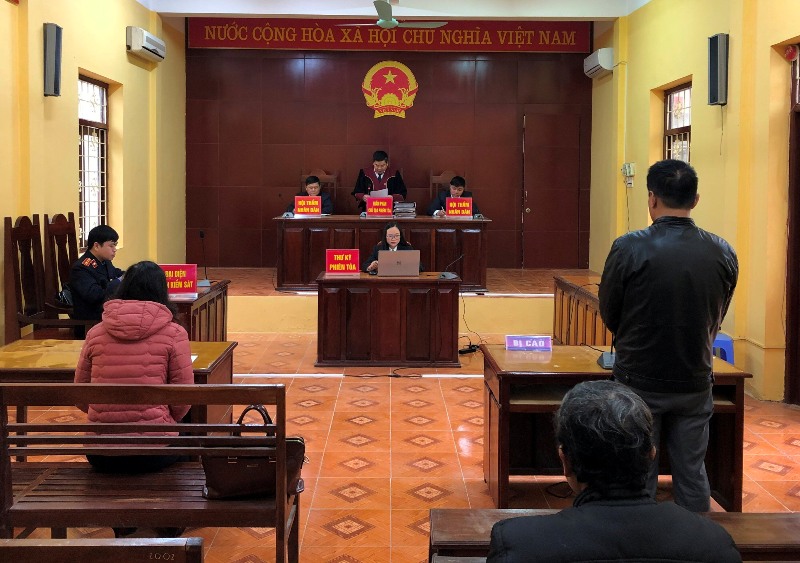 Tòa án nhân dân huyện Đình Lập, tỉnh Lạng Sơn xét xử sơ thẩm bị cáo Bùi Văn Cường, nguyên Phó trưởng phòng Nông nghiệp và Phát triển nông thôn huyện Đình Lập, nguyên Phó Trưởng ban Quản lý dự án Bảo vệ và Phát triển rừng huyện Đình Lập về tội “Thiếu trách nhiệm gây hậu quả nghiêm trọng” (tháng 2/2021)