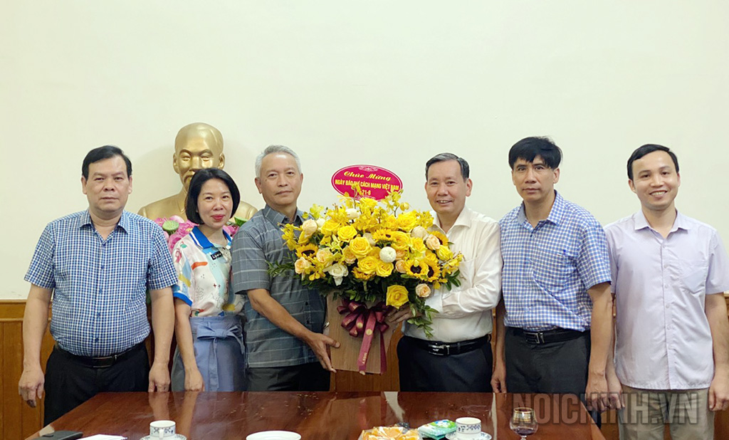 Vụ Cơ quan nội chính chúc mừng 