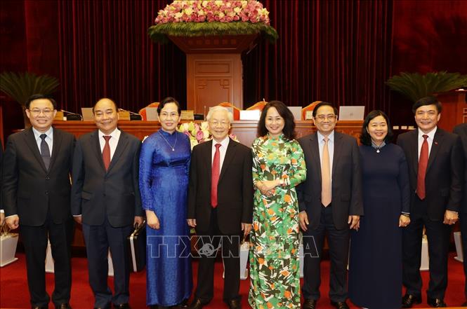 Tổng Bí thư Nguyễn Phú Trọng, Chủ tịch nước Nguyễn Xuân Phúc, Thủ tướng Chính phủ Phạm Minh Chính, Chủ tịch Quốc hội Vương Đình Huệ cùng các đồng chí lãnh đạo Đảng, Nhà nước dự Hội nghị. Ảnh: Trí Dũng/TTXVN