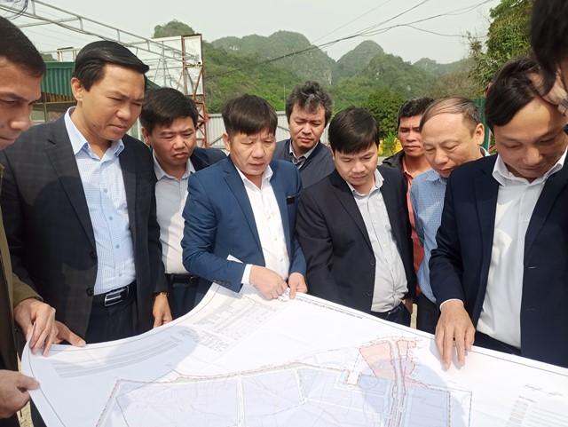 Đoàn giám sát Ban Kinh tế - Ngân Sách của HĐND tỉnh Hòa Bình giám sát công tác đầu tư hạ tầng, thu hút đầu tư và hoạt động của các dự án đầu tư trong các cụm công nghiệp trên địa bàn huyện Lạc Thủy (tháng 3/2021)