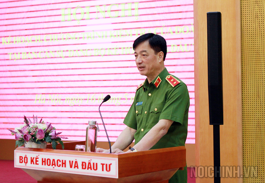 Đồng chí Trung tướng Nguyễn Duy Ngọc, Ủy viên Trung ương Đảng, Thứ trưởng Bộ Công an, Phó trưởng Đoàn công tác công bố Quyết định và Kế hoạch kiểm tra tại Bộ Kế hoạch và Đầu tư