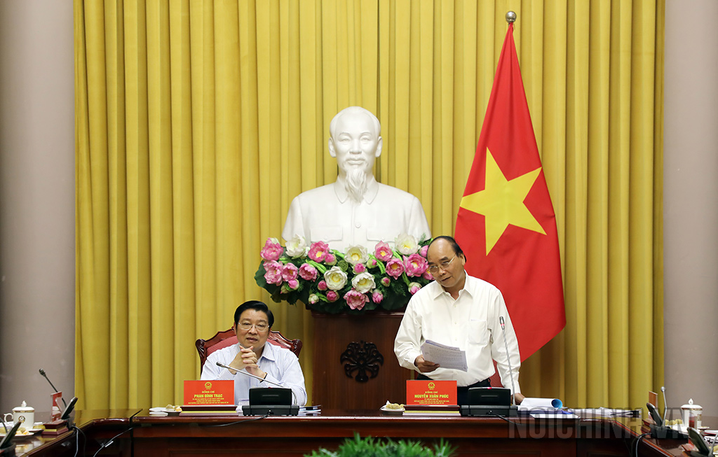 Đồng chí Nguyễn Xuân Phúc, Ủy viên Bộ Chính trị, Chủ tịch nước, Trưởng Ban Chỉ đạo xây dựng Đề án phát biểu tại buổi làm việc