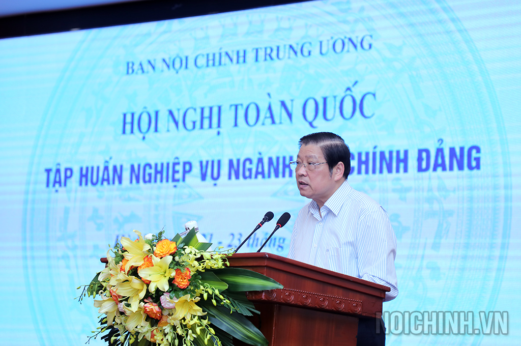 Đồng chí Phan Đình Trạc, Ủy viên Bộ Chính trị, Bí thư Trung ương Đảng, Trưởng Ban Nội chính Trung ương phát biểu khai mạc Hội nghị