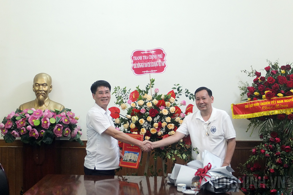 Đại diện Thanh tra Chính phủ chúc mừng