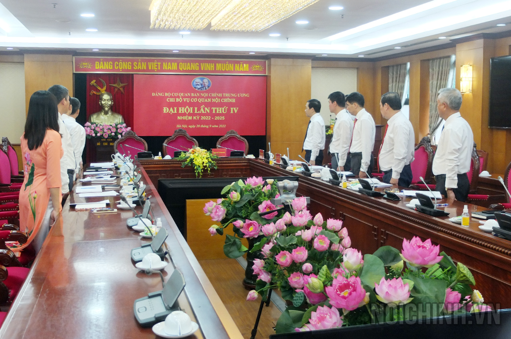 Đại biểu dự Đại hội làm Lễ chào Cờ