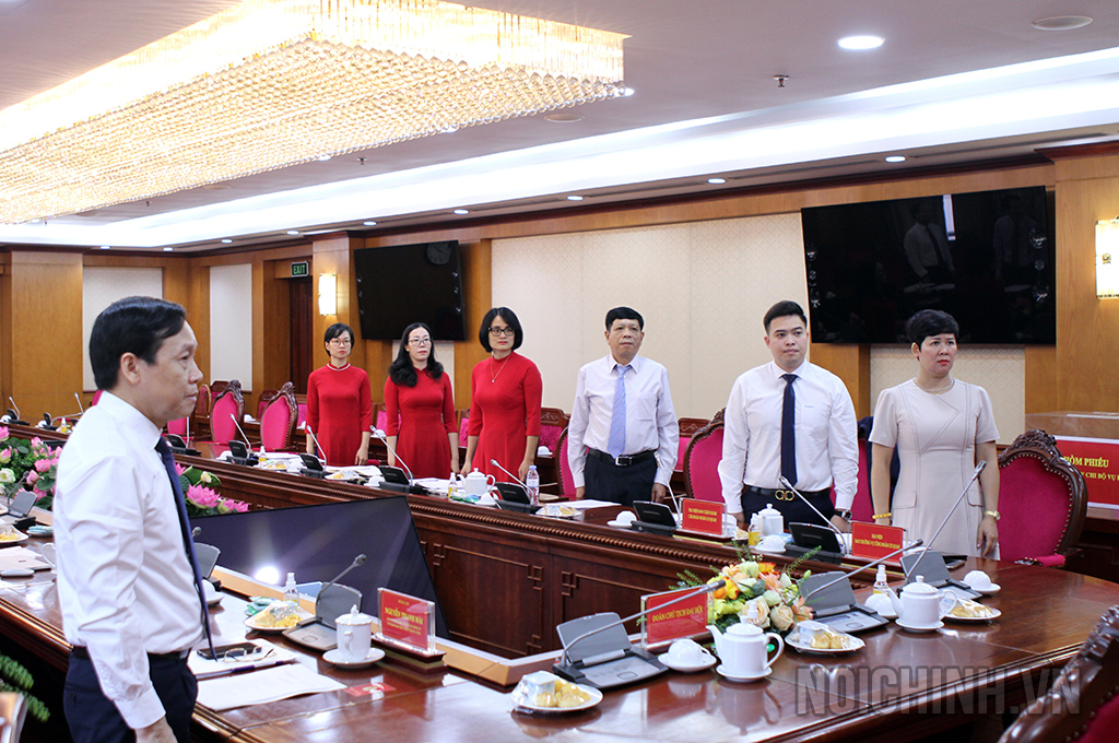 Đại biểu dự Đại hội làm Lễ chào Cờ