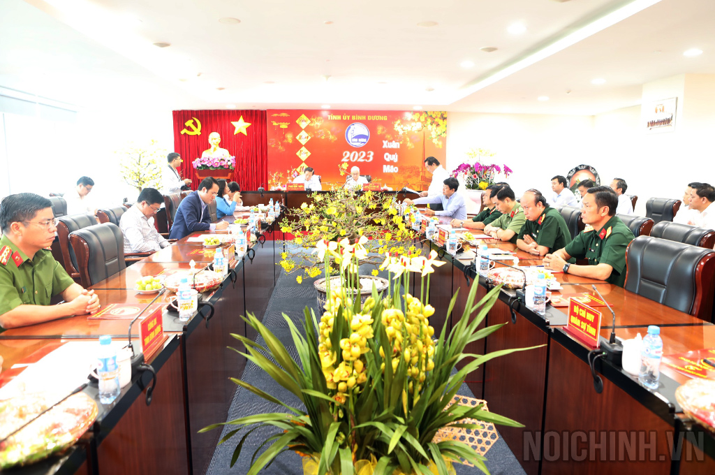 Quang cảnh buổi làm việc