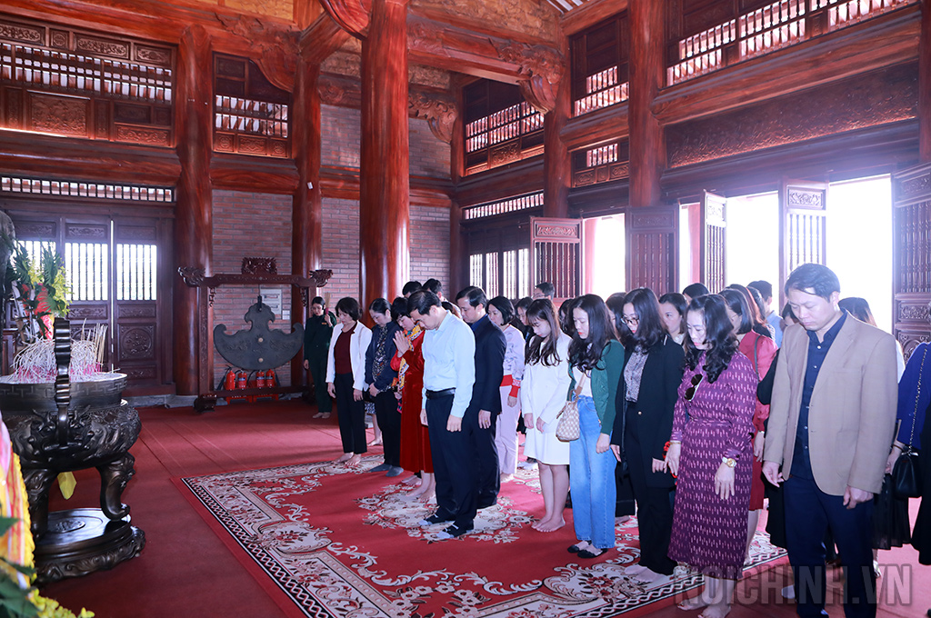 Đoàn cơ quan Ban Nội chính Trung ương dâng hương tại Di tích lịch sử Quốc gia Đại đội 915, Đội 91 Bắc Thái