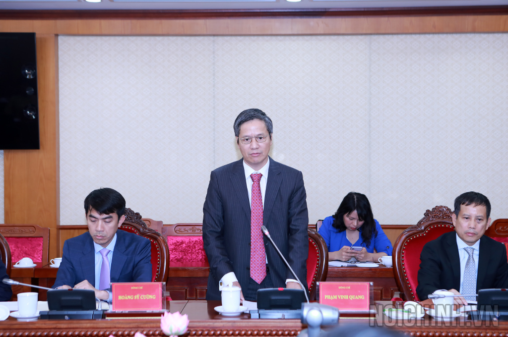 Đồng chí Phạm Quang Vinh, Đại sứ đặc mệnh toàn quyền nước Cộng hòa xã hội chủ nghĩa Việt Nam tại Cộng hòa Nam phi, kiêm nhiệm Cộng họa Na-mi-bi-a, Cộng hòa Dim-ba-bu-ê, Cộng hòa Bốt-xoa-na, Vương quốc Le-xô-thô và Vương quốc Ét-xoa-ti-ni