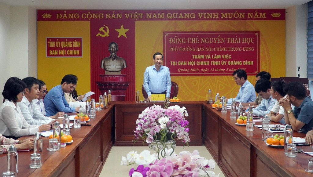 Đồng chí Nguyễn Thái Học, Phó Trưởng Ban Nội chính Trung ương phát biểu tại buổi làm việc