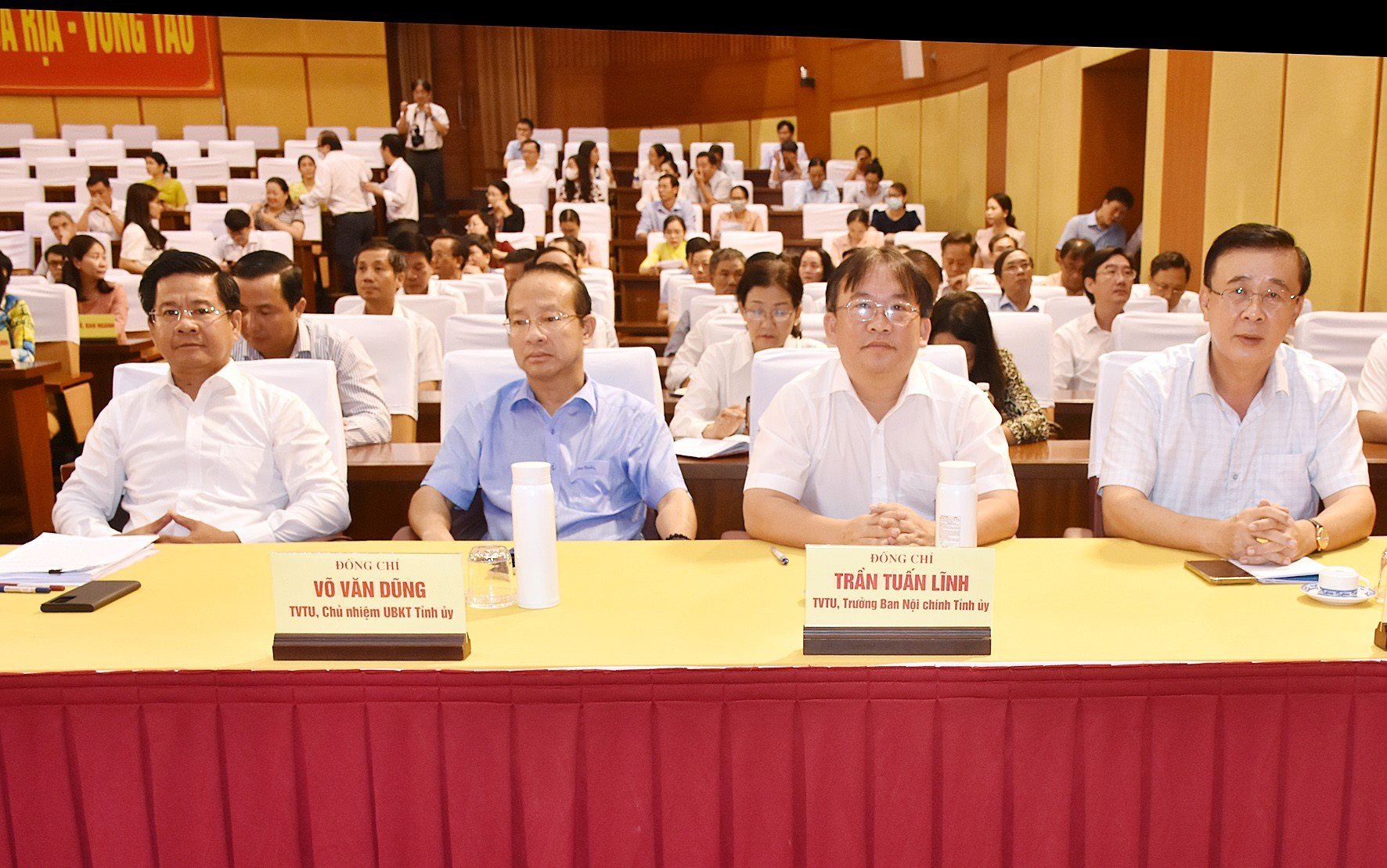 Các đại biểu dự Hội nghị