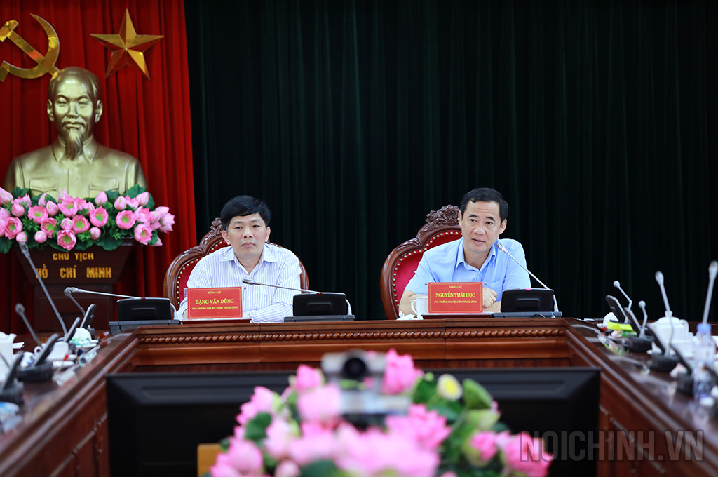 Các đồng chí chủ trì Hội nghị