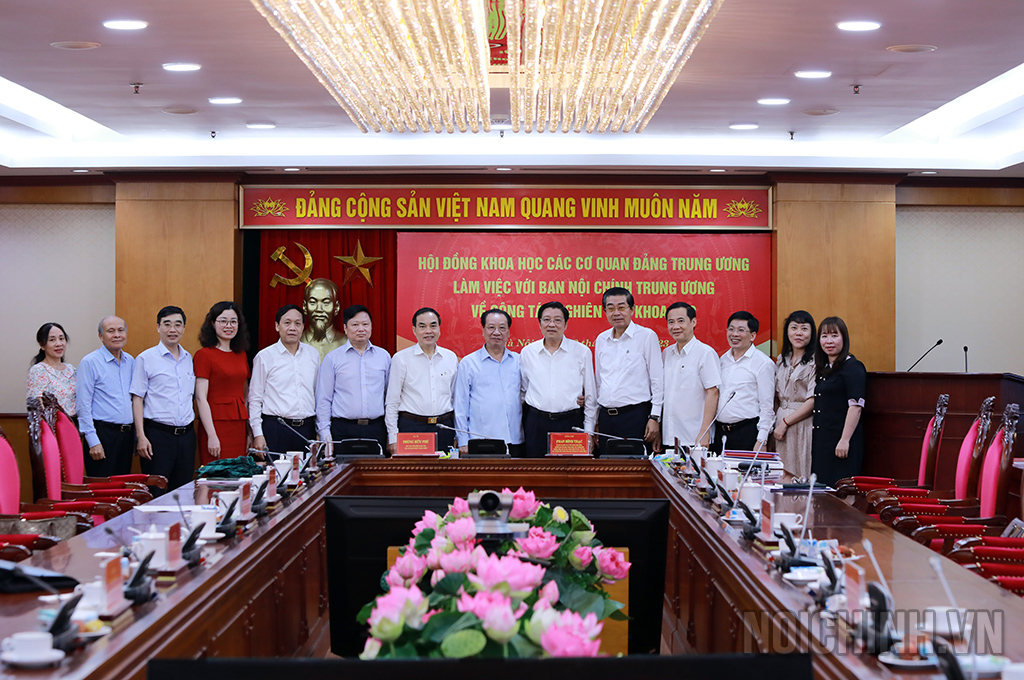 Đại biểu dự buổi làm việc 