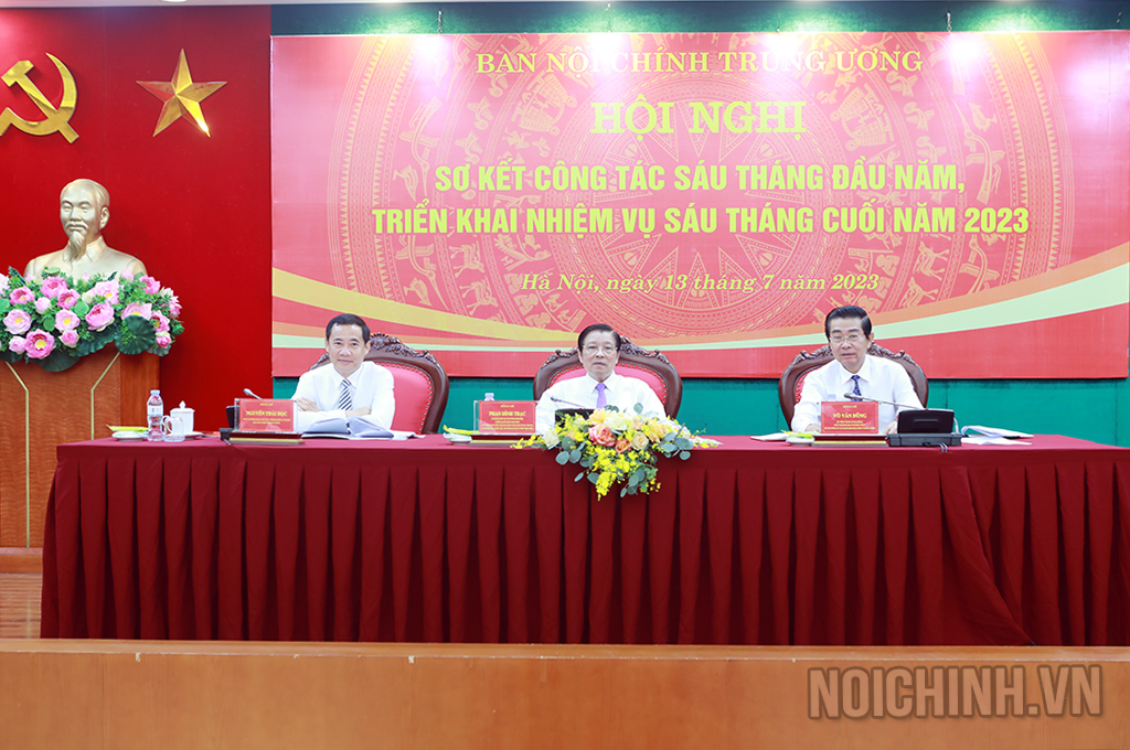 Các đồng chí chủ trì Hội nghị