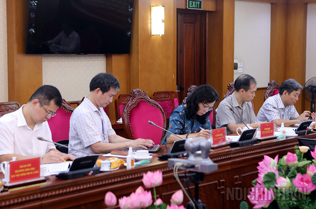 Các đại biểu dự Hội thảo