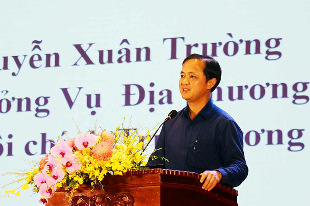 Đồng chí Nguyễn Xuân Trường, Vụ trưởng Vụ địa phương I, Ban Nội chính Trung ương giới thiệu nội dung cuốn sách