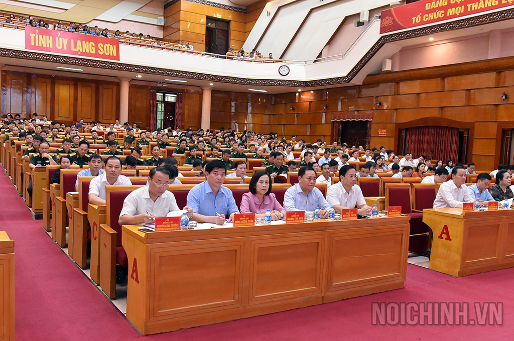 Đại biểu dự Hội nghị tại điểm cầu Tỉnh ủy