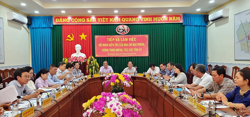 Quang cảnh buổi làm việc 