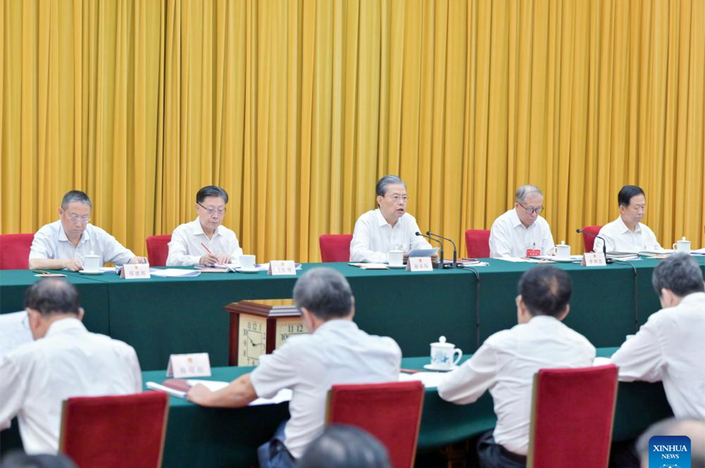 Ông Triệu Lạc Tế, Ủy viên Thường vụ Bộ Chính trị, Ban Chấp hành Trung ương Đảng Cộng sản Trung Quốc, Uỷ viên trưởng Ủy ban Thường vụ NPC, phát biểu tại Cuộc họp của Ủy ban Thường vụ NPC về công tác lập pháp, tại Đại lễ đường Nhân dân ở thủ đô Bắc Kinh, Trung Quốc, ngày 06/9/2023 (Ảnh: Tân Hoa xã)