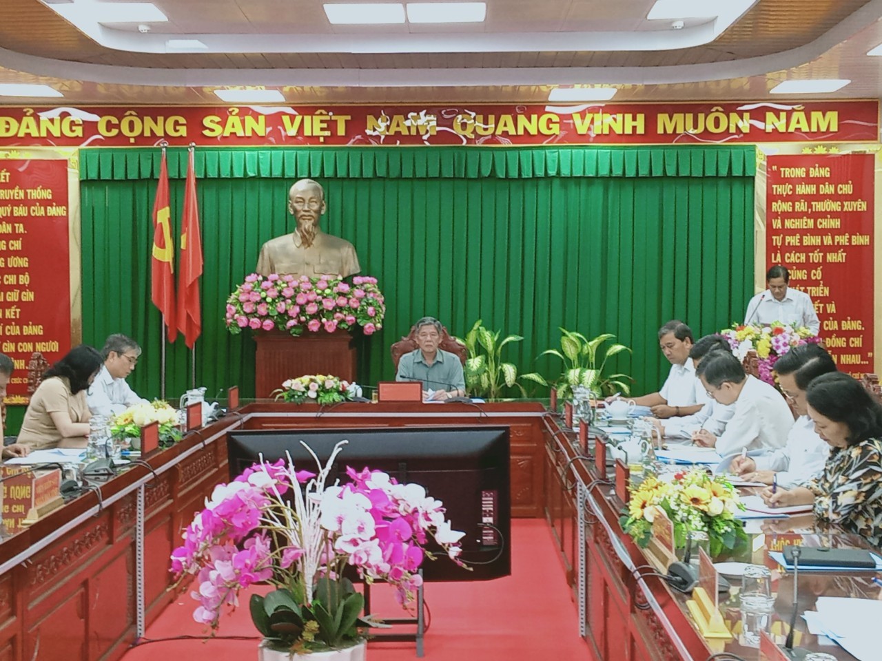 Quang cảnh Phiên họp