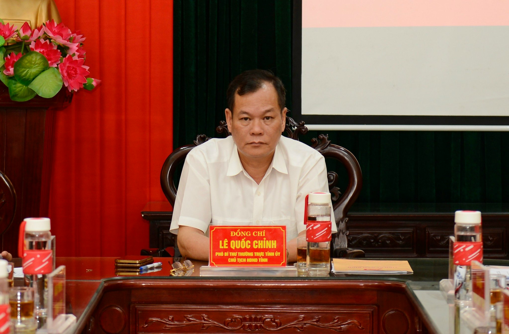 Đồng chí Lê Quốc Chỉnh, Phó Bí thư Thường trực Tỉnh ủy, Chủ tịch Hội đồng nhân dân tỉnh, Trưởng Đoàn Đại biểu Quốc hội tỉnh dự và chủ trì Hội nghị