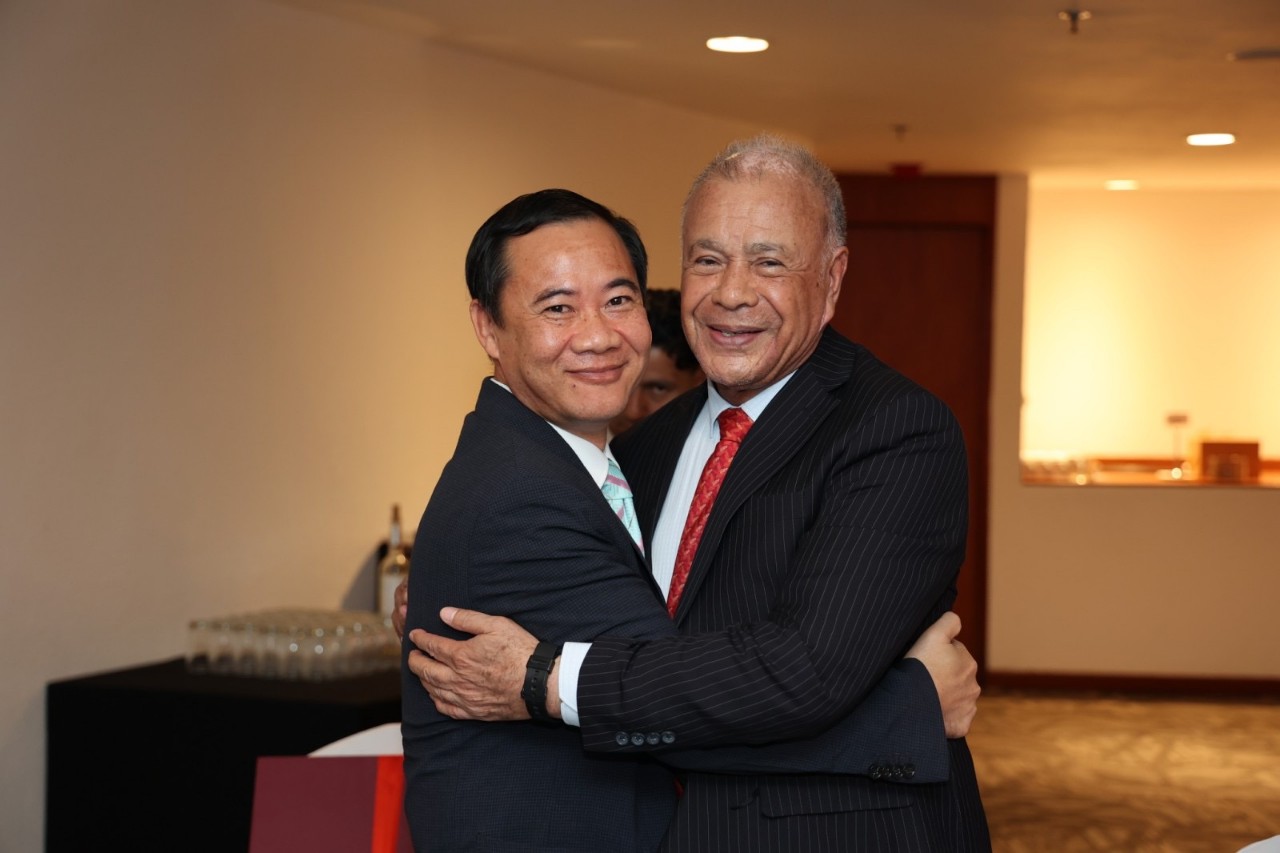 Đồng chí Nguyễn Thái Học, Phó Trưởng Ban Nội chính Trung ương và Tổng Bí thư Đảng Lao động Mexico (PT) Alberto Anaya Guitiérrez.