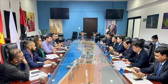 Đồng chí Phan Đình Trạc, Ủy viên Bộ Chính trị, Bí thư Trung ương Đảng, Trưởng Ban Nội chính Trung ương và Đoàn đại biểu cấp cao Đảng ta hội đàm với Đoàn đại biểu cấp cao Đảng FSLN