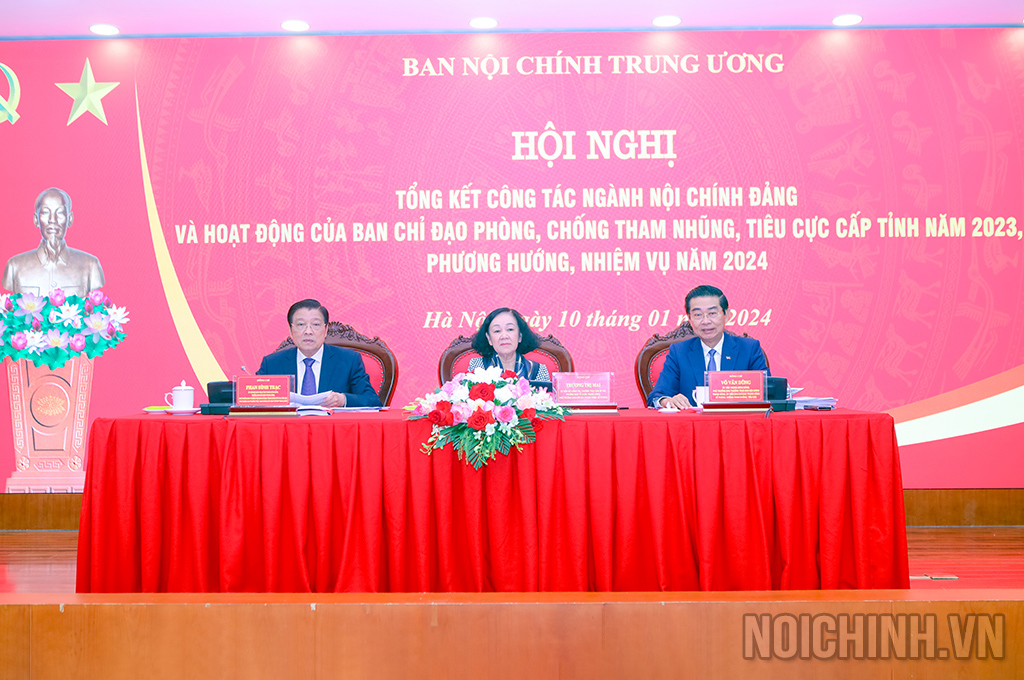 Các đồng chí chủ trì Hội nghị