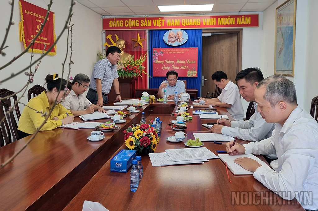 Quang cảnh buổi làm việc