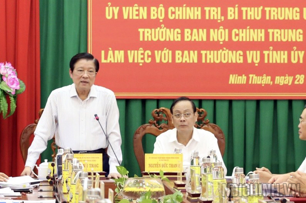 Đồng chí Phan Đình Trạc, Ủy viên Bộ Chính trị, Bí thư Trung ương Đảng, Trưởng Ban Nội chính Trung ương phát biểu tại buổi làm việc