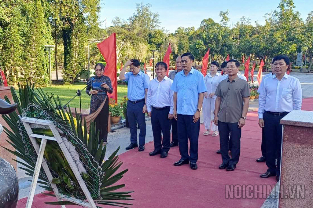 Đoàn cán bộ Ban Nội chính Trung ương dành phút mặc niệm tri ân các anh hùng liệt sỹ, chiến sĩ cách mạng