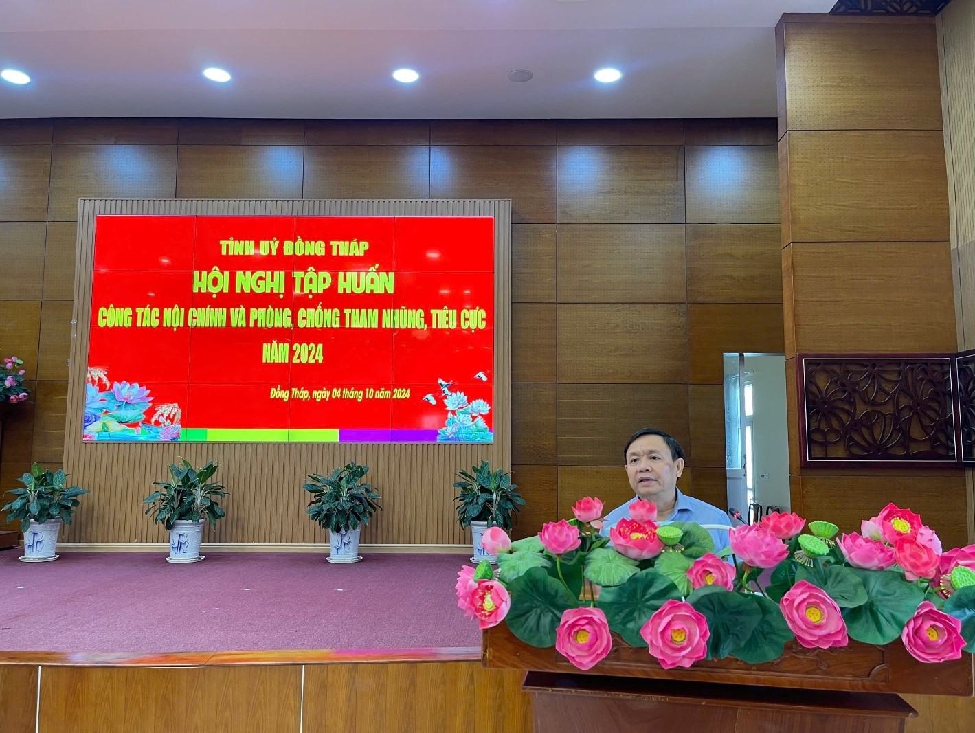 Đồng chí Phan Văn Thắng, Phó Bí thư Thường trực Tỉnh ủy  phát biểu tại Hội nghị