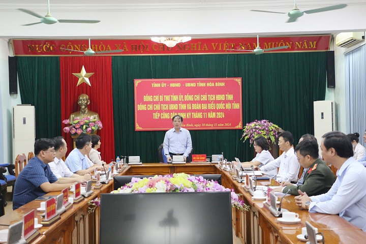 Đồng chí Chủ tịch Ủy ban nhân dân tỉnh Hòa Bình tiếp công dân định kỳ tháng 11/2024