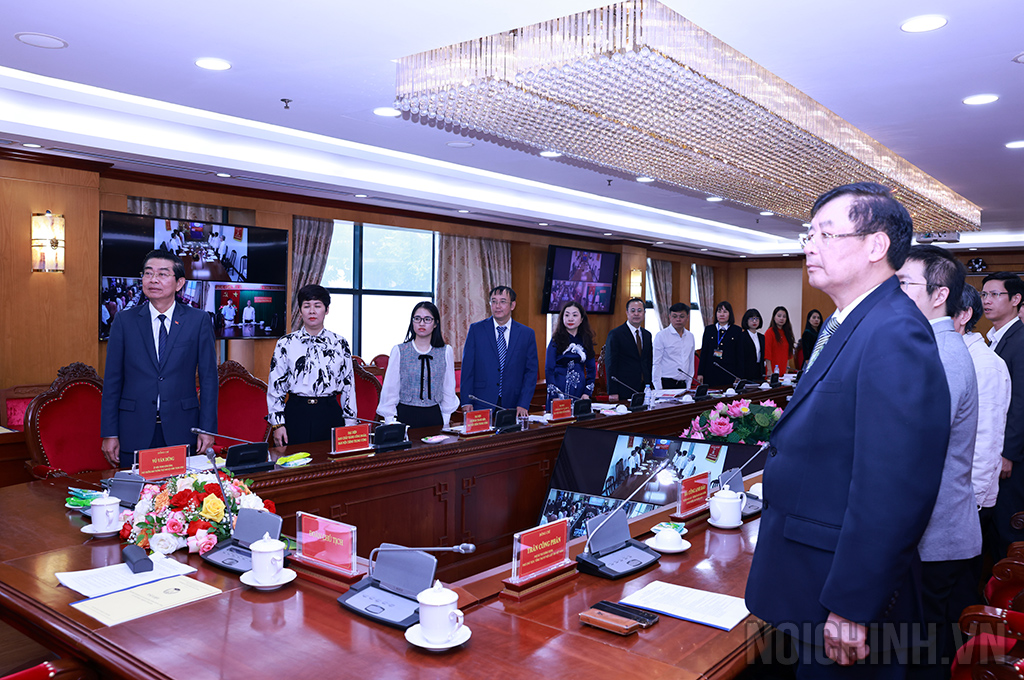 Đại biểu làm Lễ chào cờ