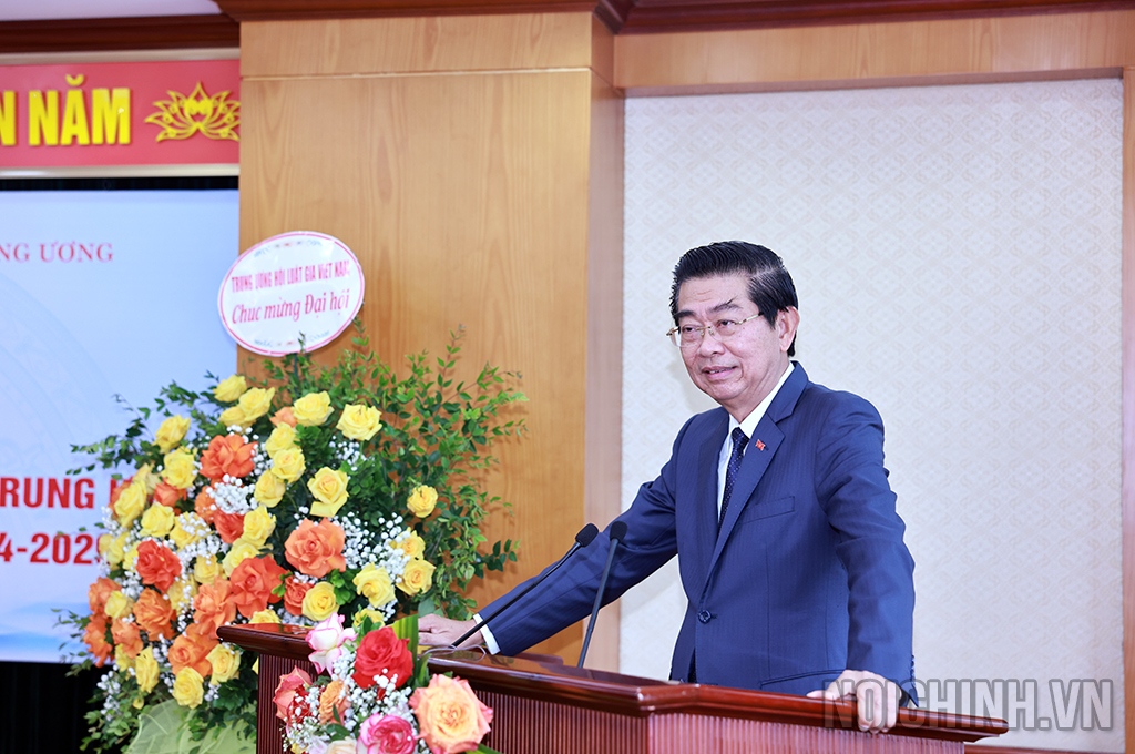 Đồng chí TS. Võ Văn Dũng, Ủy viên Trung ương Đảng, Phó Trưởng ban Thường trực, Bí thư Đảng ủy cơ quan Ban Nội chính Trung ương phát biểu tại Đại hội 