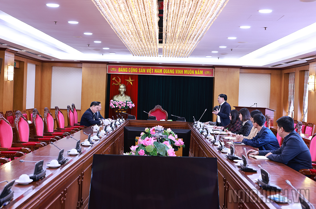 Quang cảnh buổi làm việc 