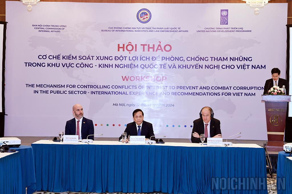 Chủ trì Hội thảo